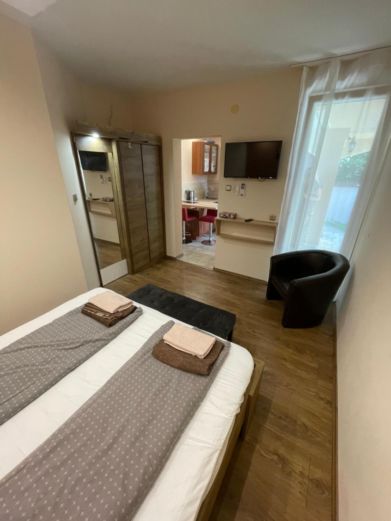 Happy Sun Medences Apartman Siofok Exterior photo