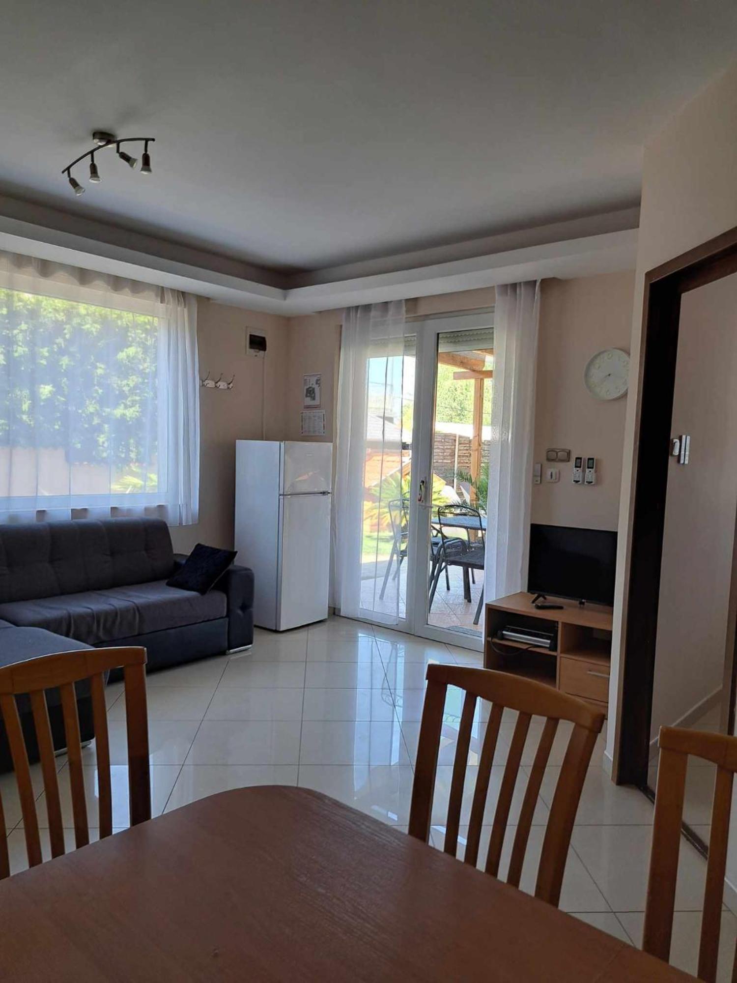 Happy Sun Medences Apartman Siofok Exterior photo